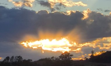 Dia  amanhece com nebulosidade  esparsa na região