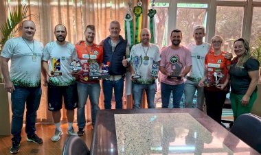 Atletas rondonenses são recebidos na prefeitura em reconhecimento às conquistas esportivas