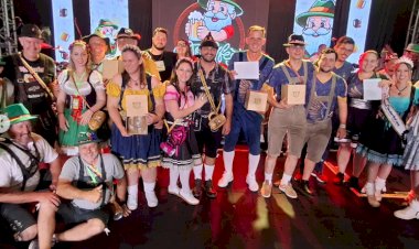 Deutsche Tanzlader é tricampeã do Schnelltrinken na Oktoberfest 2025 de Marechal Rondon