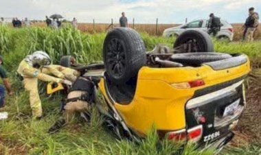 Policial morre e outro fica em estado grave após capotamento de viatura na PR-323