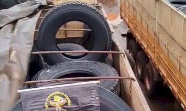 Duas carretas com mais de R$ 1 milhão em pneus é apreendido  na fronteira