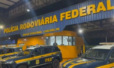 Colisão traseira envolvendo três veículos é registrada na BR-277, no trevo do Portal