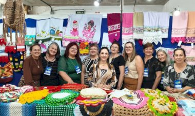 Artesãs comemoram resultado obtido na Expomar 2026