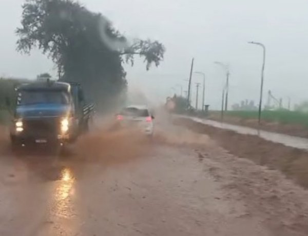 Chuva provoca alagamento na PR-491 em Nova Santa Rosa