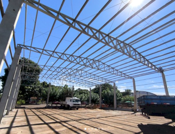 Quadra da Escola Almirante Barroso, em Vila Curvado, recebe cobertura