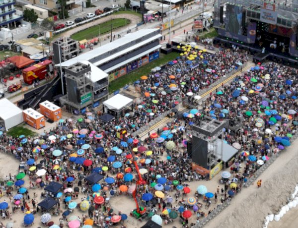 Padre Reginaldo Manzotti reúne 38 mil pessoas no último domingo do Verão Maior Paraná