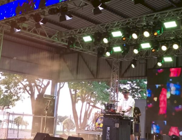 Feriadão de Carnaval segue com shows em Porto Mendes