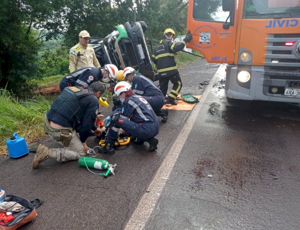 ATUALIZANDO: Acidente entre três veículos deixa 6 vitimas  proximo a Ubiratã