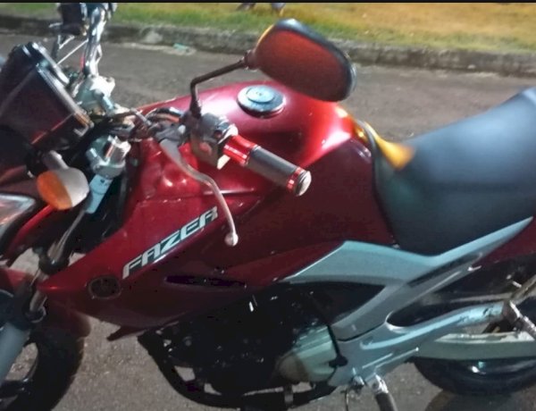Queda de motocicleta deixa duas pessoas feridas na PR-239 em Quatro Pontes