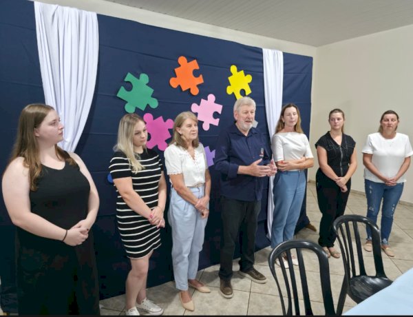 Alunos autistas recebem kits e famílias participam de momento de acolhimento em Nova Santa Rosa