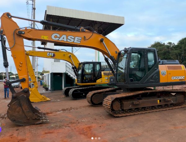 Prefeitura de Marechal Cândido Rondon adquire duas novas escavadeiras hidráulicas