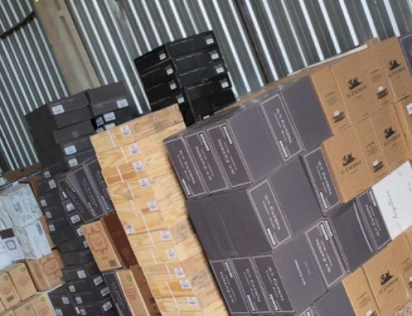 BPFRON apreende mais de R$ 1,1 milhão em vinho, azeite e cigarros eletrônicos  contrabandeados  em Barracão no Paraná