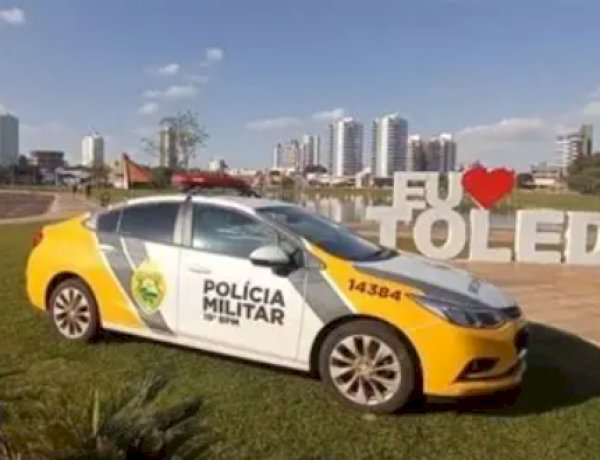Motorista embriagado colide caminhonete contra carreta estacionada em Toledo