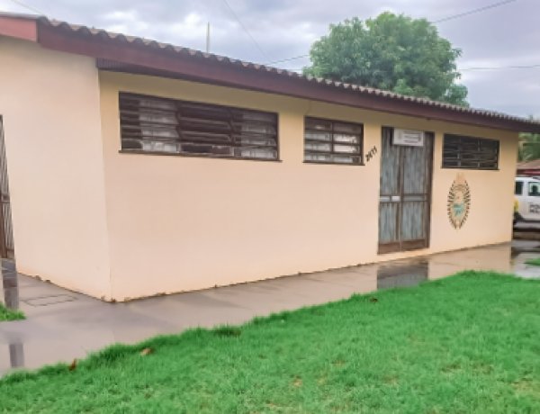Morador é agredido por três homens dentro de residência em Pato Bragado