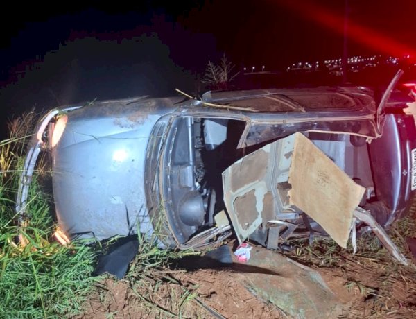 Capotamento deixa cinco estrangeiros feridos na PR-182, em Francisco Alves