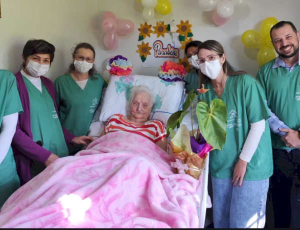 Serviço de atenção domiciliar transforma cuidado em afeto ao celebrar 100 anos de Odília Furlin Casarotto