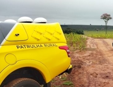 Carro é encontrado abandonado com mais de 21 kg de maconha na região