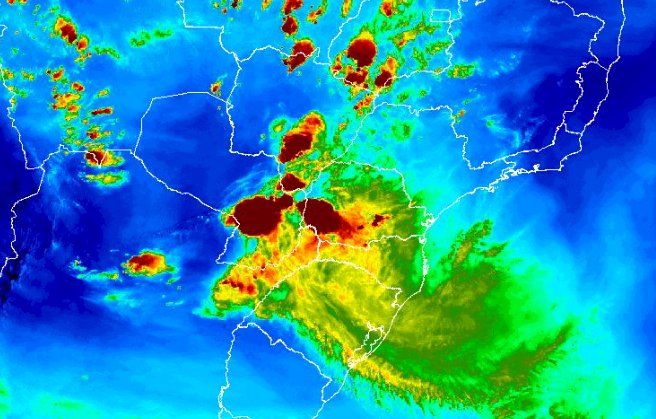 Ventos fortes e chuva causam transtornos em Marechal Cândido Rondon e região