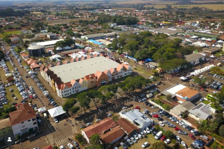 Interessados em explorar estacionamento no entorno do parque de exposições durante a Oktoberfest 2025 devem solicitar alvará