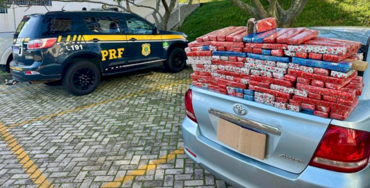 PRF apreende 132 quilos de maconha escondidos em embrulhos de presente na BR-277