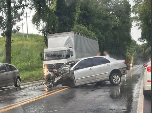 Cinco pessoas morrem em gravíssimo acidente na PR-182.