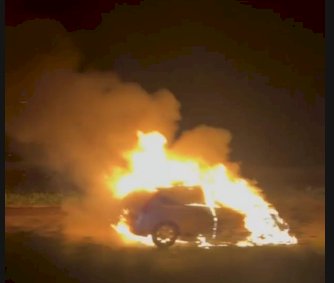 Veículo de Nova Santa Rosa é destruído pelo fogo na BR 163 perto de Toledo