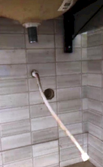 Vândalos depredam banheiros de centro de recreação e furtam vaso sanitário em Terra Roxa