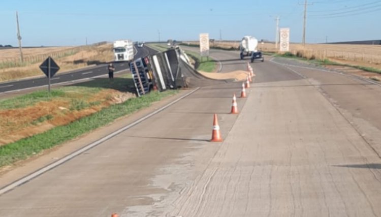 Dois acidentes de transito são registrados na  PR-163