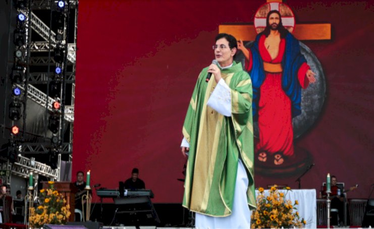 Padre Reginaldo Manzotti reúne 38 mil pessoas no último domingo do Verão Maior Paraná