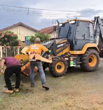 Temporal provoca destruição e deixa centenas sem energia em Maripá; o telhado de uma casa foi arrancado por inteiro