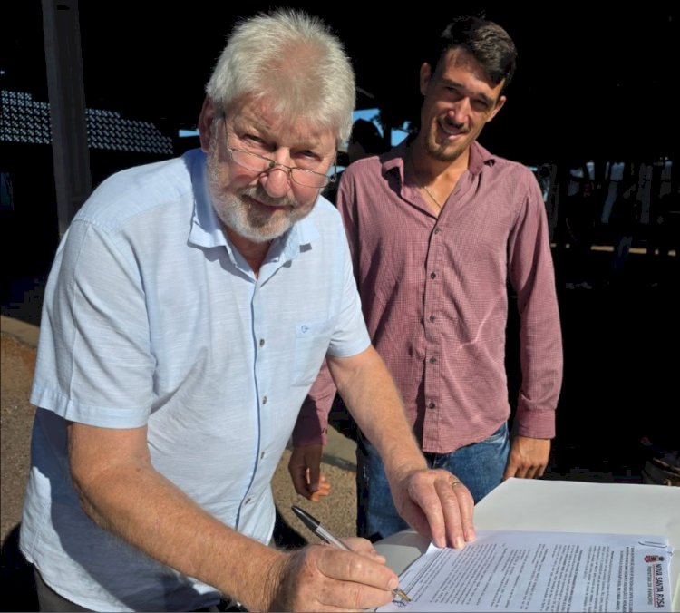 Associação da Linha Guaçu recebe trator e implementos agrícolas em Nova Santa Rosa