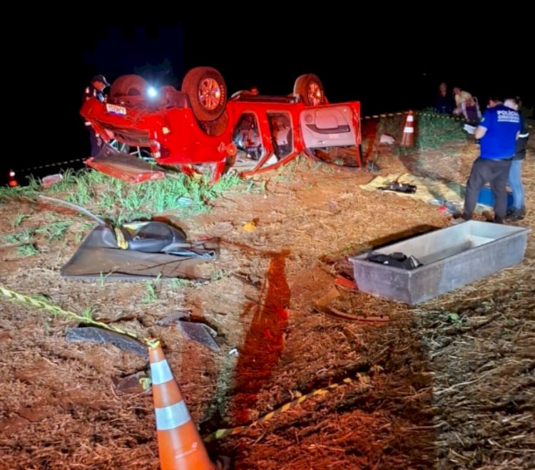 Caminhonete saí da pista,  capota  e dois jovens morrem  na PR-471