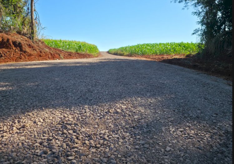Prefeitura realiza melhorias em estradas rurais de Nova Santa Rosa