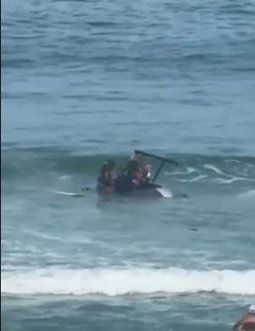 Quatro morrem após queda de avião sobre restaurante no RS; helicóptero faz pouso forçado no RJ