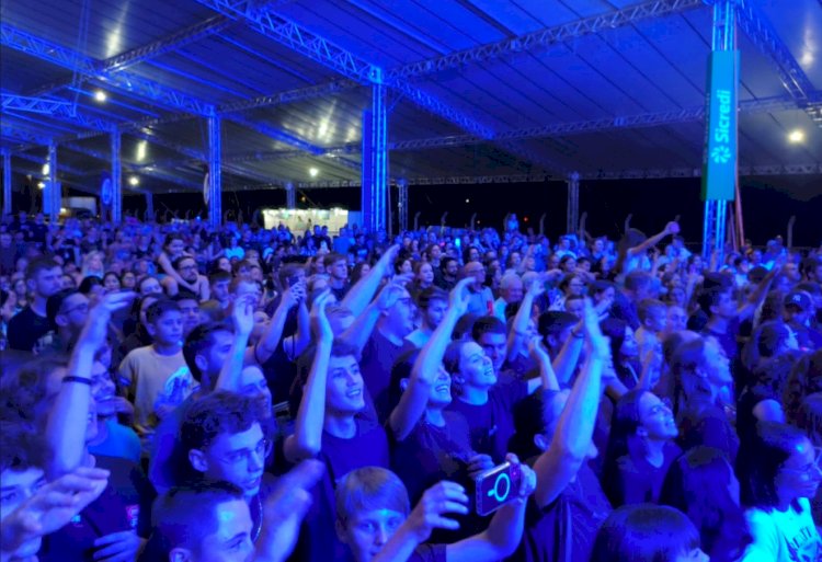 Expo Rosa 2026 segue com grande público e show do Corpo e Alma nesta sexta