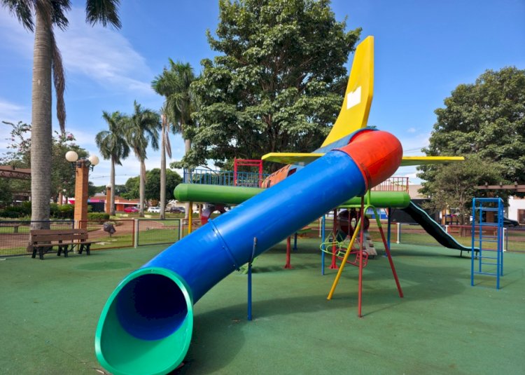 Parque do “Aviãozinho” da Praça da Bíblia é reaberto após revitalização em Nova Santa Rosa