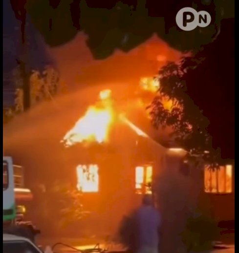Incêndio de grandes proporções destrói residência em Entre Rios do Oeste