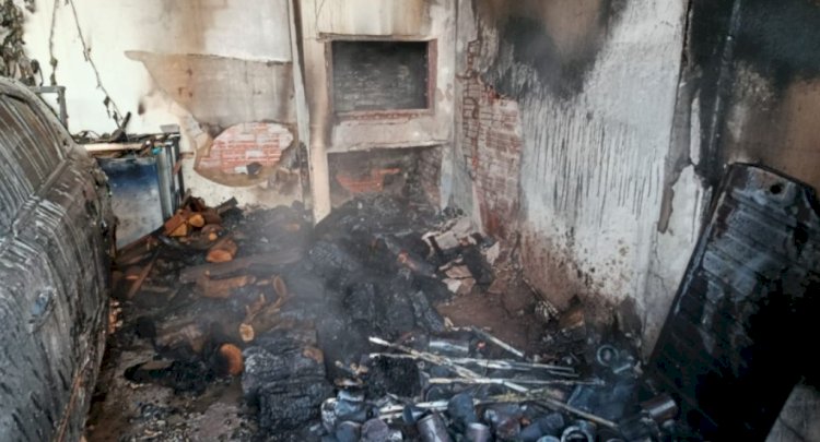 Incêndio atinge oficina mecânica na Vila Operária e mobiliza Corpo de Bombeiros em Toledo