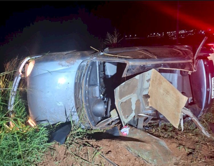 Capotamento deixa cinco estrangeiros feridos na PR-182, em Francisco Alves