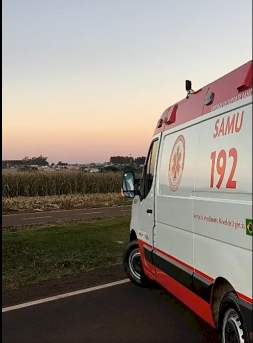 Acidente entre furgão e motocicleta deixa condutor ferido e interdita PR-491 em Nova Santa Rosa