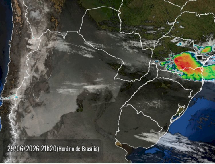 Tempestades com raios e granizo castigam o Paraná desde sábado; semana segue com chuva no Oeste e Sudoeste