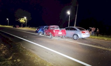 Três veículos envolvidos  e duas vítimas com ferimento em Pato Bragado