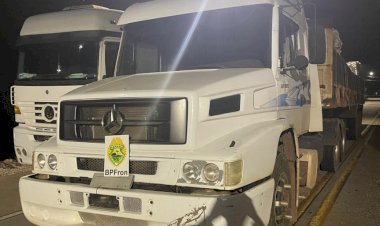 BPFRON APREENDE  CONTRABANDO DE RECICLAVEIS , EMBARCAÇÃO E CIGARROS NA FRONTEIRA