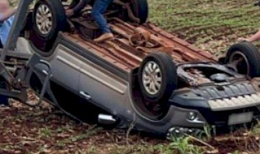 Veículo capota após colisão na estrada entre Planalto do Oeste e Santa Rita do Oeste, em Nova Santa Rosa