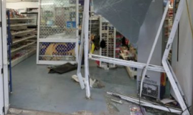 Loja tem porta danificada em tentativa de arrombamento no centro de Marechal Cândido Rondon