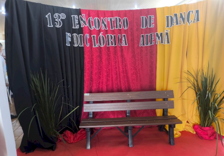 13º Encontro de Dança Folclórica Alemã reúne 21 grupos em Alto Santa Fé