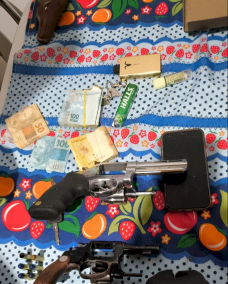 21 pessoas com atuação no tráfico de drogas, comércio ilegal de armas de fogo e lavagem de capitais são presas