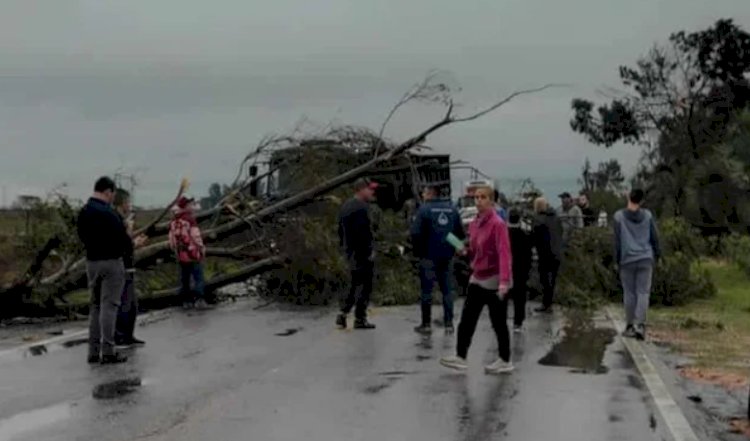 Tornado com ventos de até  150 KM por hora, pode ter atingido cidade Gaúcha