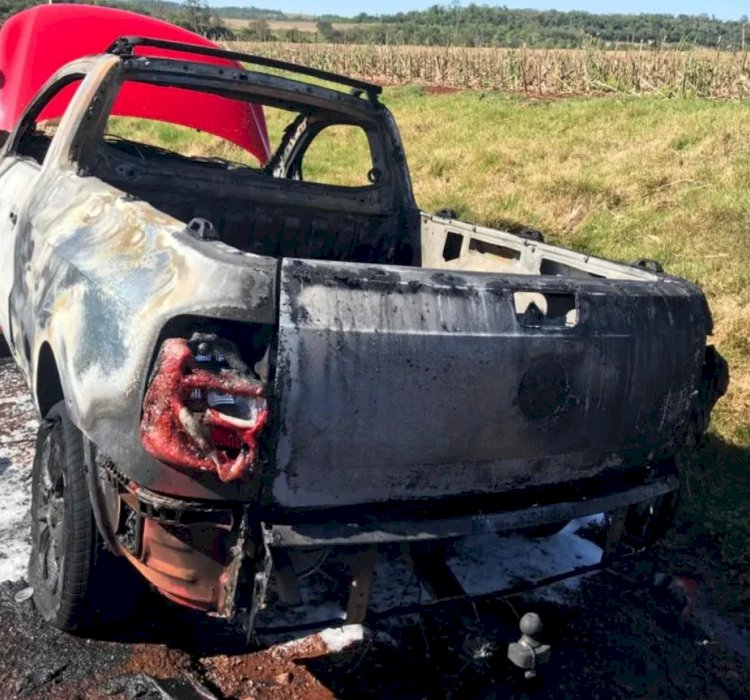 Saveiro pega fogo em rodovia municipal entre Marechal Rondon e Margarida