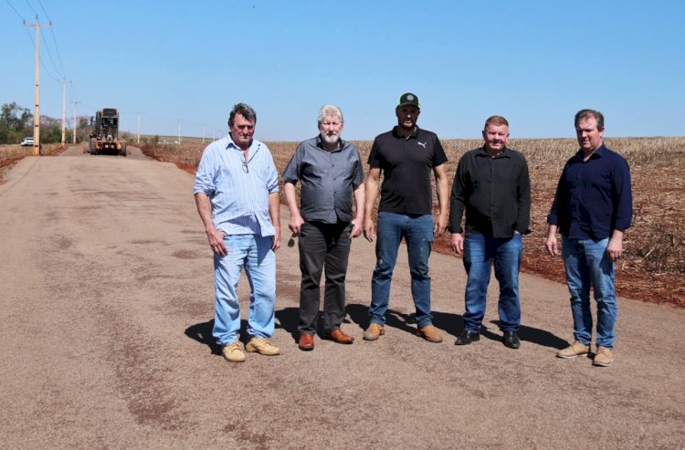 Nova Santa Rosa inicia a execução de mais de 9 quilômetros de asfalto em estradas rurais